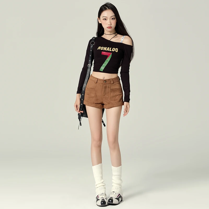 

Women's suede shorts for autumn and winter2025New high-waisted loose-fitting slimming outerwearaWide-leg pants, versatile boot p
