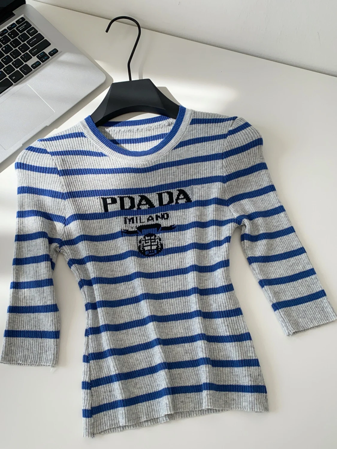 

Trendy Women's Slim Fit Knitted Base irt round Ne Color Blo Striped Top Elastic Versatile Autumn Faion Commute Sle