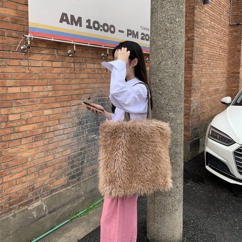 

Осенне-зимняя сумка-тоут из искусственной шерсти для женщин, градиентные цвета, плюшевые сумки на плечо большой вместимости, американские повседневные модные сумки