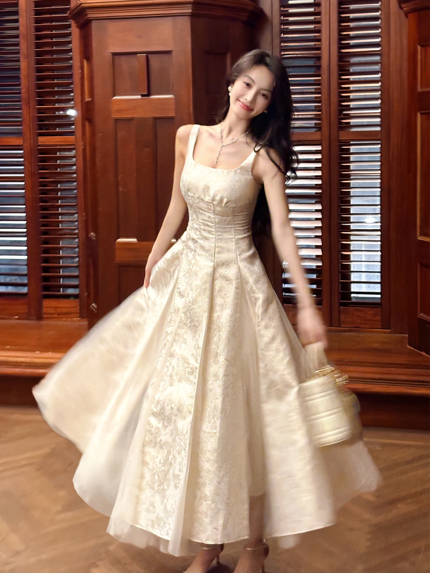 

Ремешок Ele с вышивкой белого чая Me Dr Красивая повседневная одежда Dr French Sle Полиэстер с высокой талией в сборе...