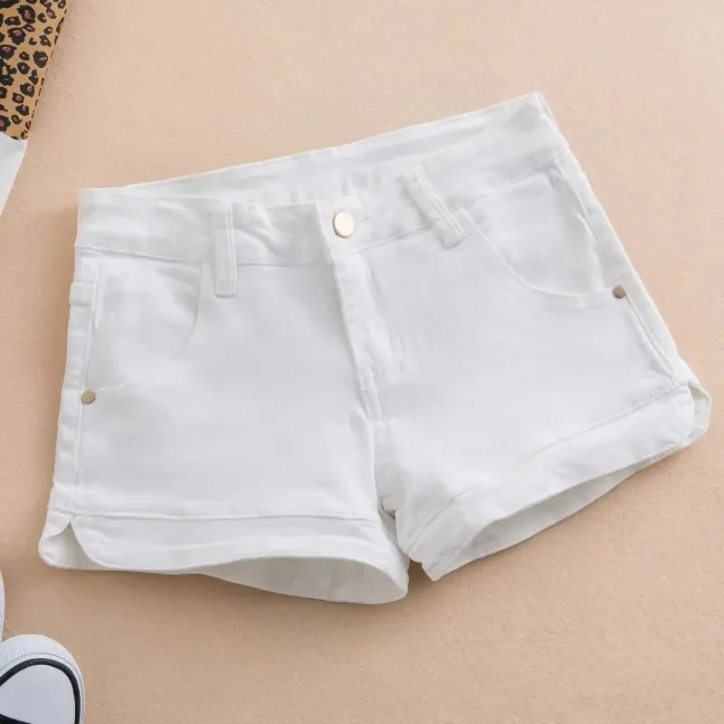 Pantalones cortos vaqueros blancos para mujer, cintura baja, nueva versión coreana, ajustados, elásticos, nalgas envueltas, pantalones cortos sexis para mujer 2024