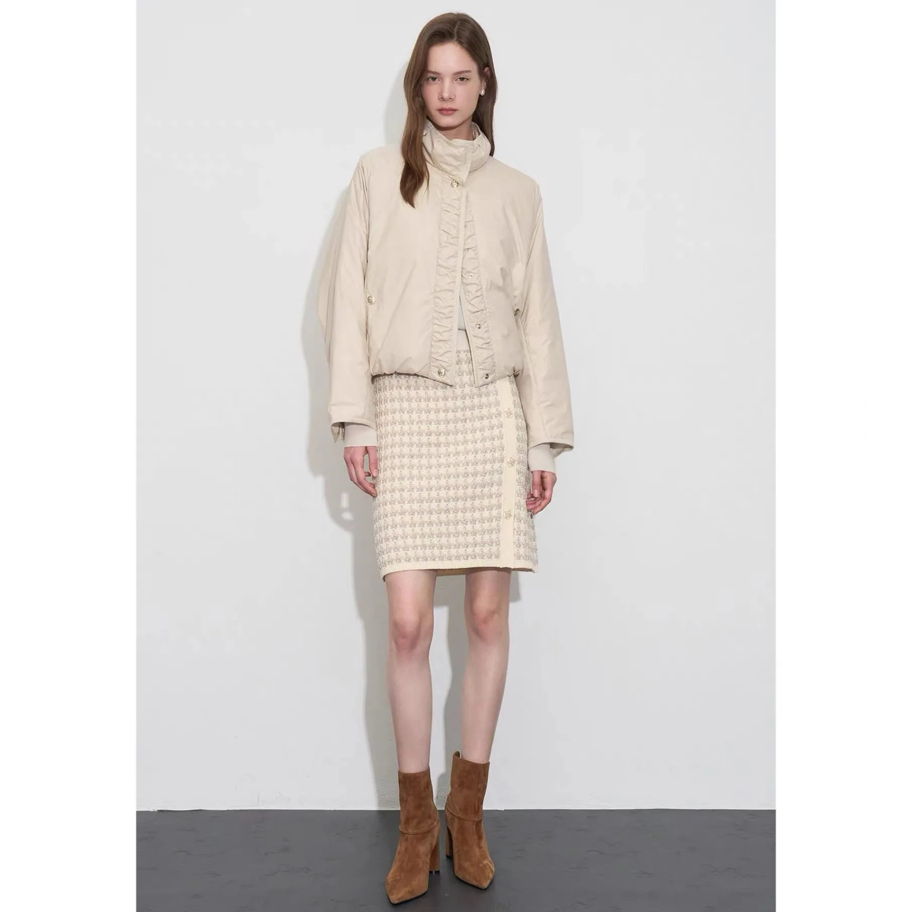 

Повседневная одежда с лимонным сыром 0BZ25, зимняя стеганая куртка с воротником-стойкой, плиссированный дизайн, свободная посадка, два цвета, женская верхняя одежда