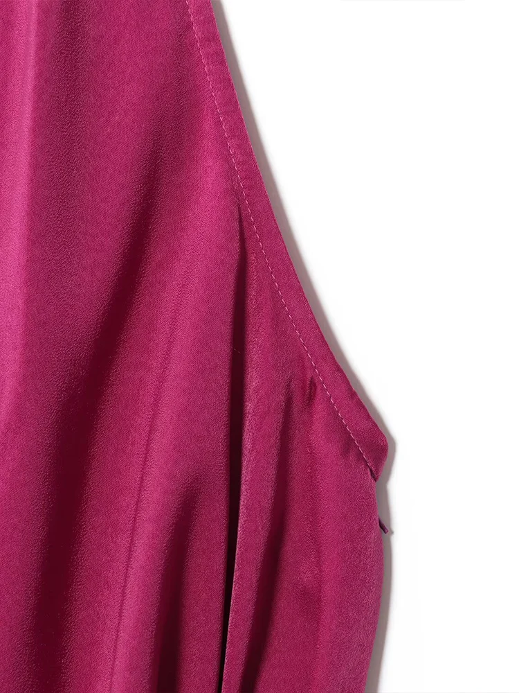 Mini abito allacciato al collo intarsiato in oro senza schienale sexy da donna con temperamento di nuova tendenza della moda estiva in stile europeo e americano