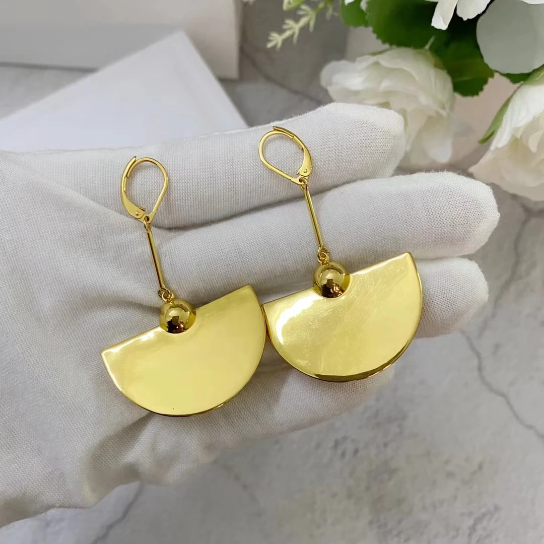 

High end metal fan-shaped luxury and niche design, gold exaggerated personalized earrings