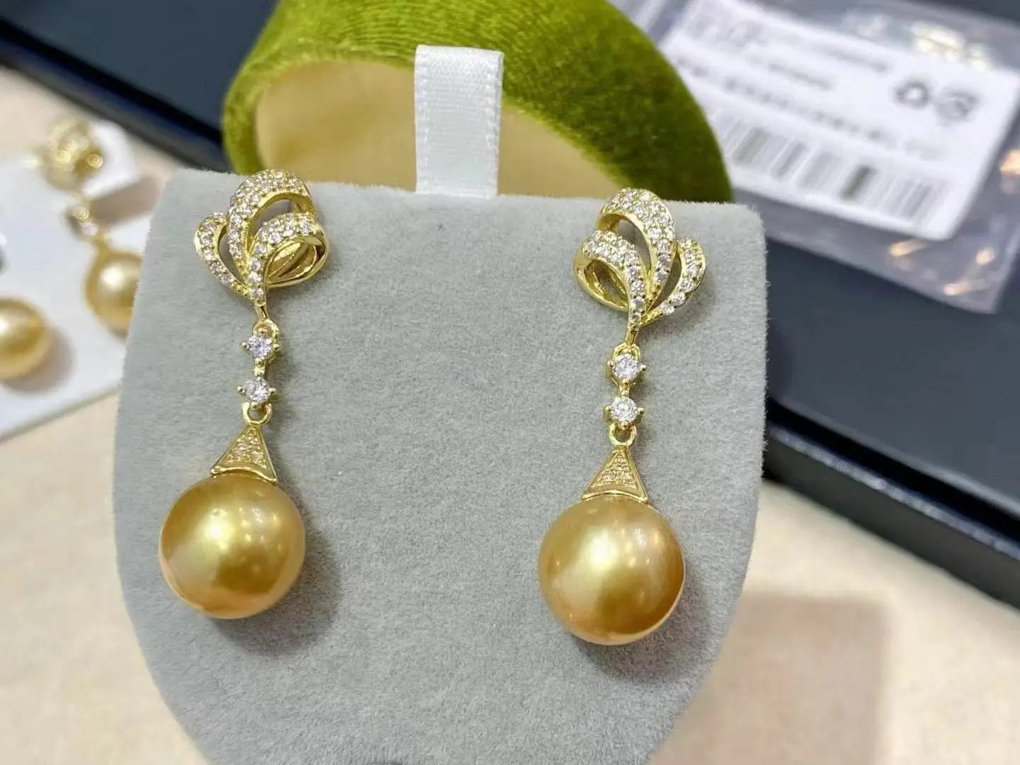 Gorgeous 10-11mm South Sea Round Gold Pearl Dangle Earring 925s