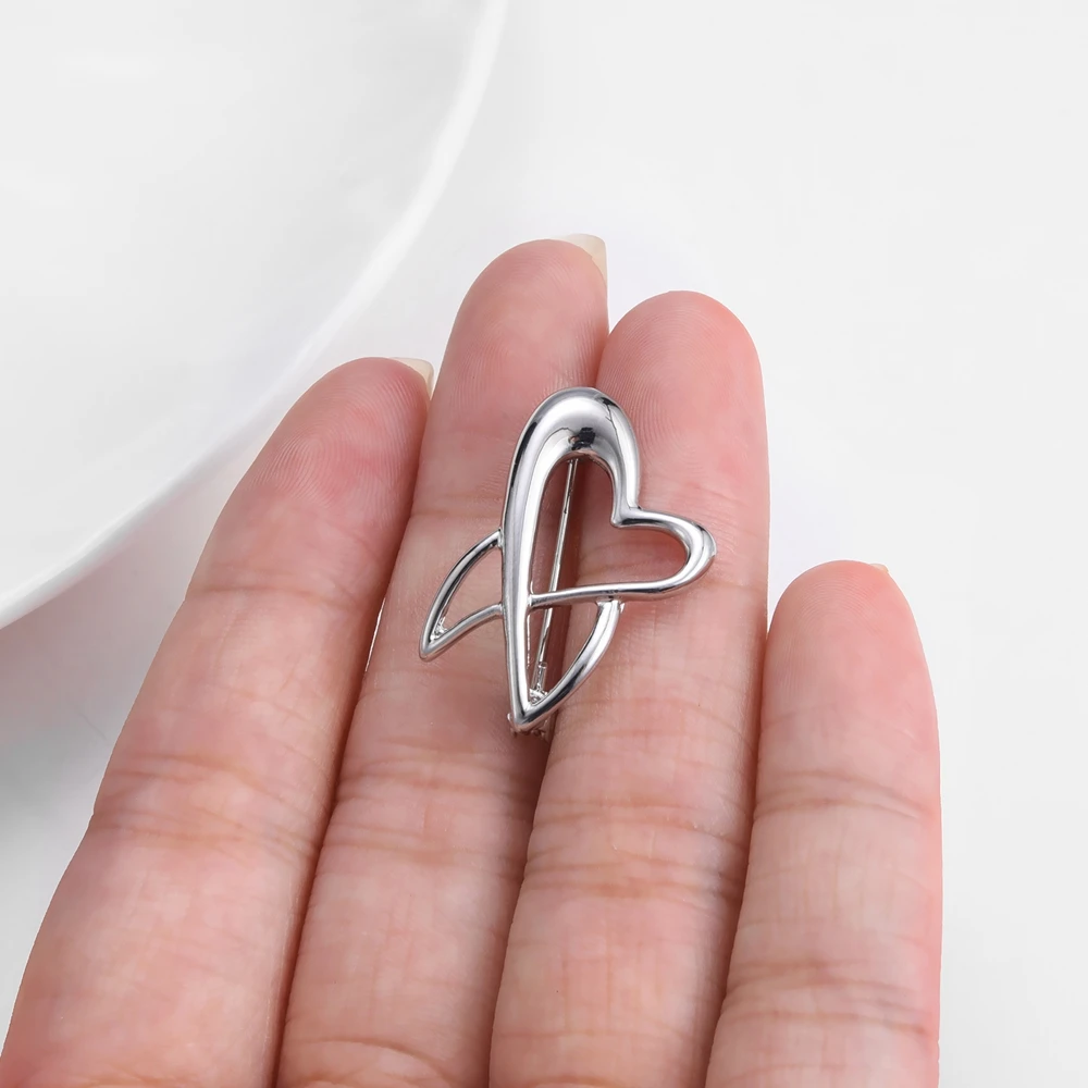 Hanreshe Creative Heart Tooth Brooch Pins Medical Lapel Silver Plated Badge Dental Dentist Jewelry Gift for Doctor Nurse