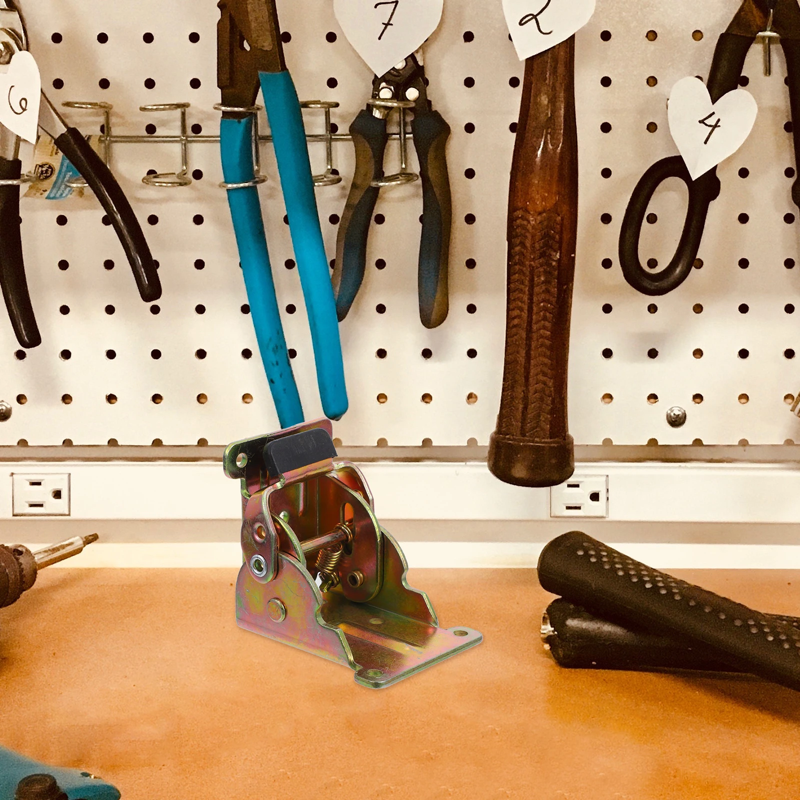 

Folding Leg Hinge 90 Degree Self Locking Heavy Duty Iron Furniture Hinge for Stable Table Legs Use Locking Hinges