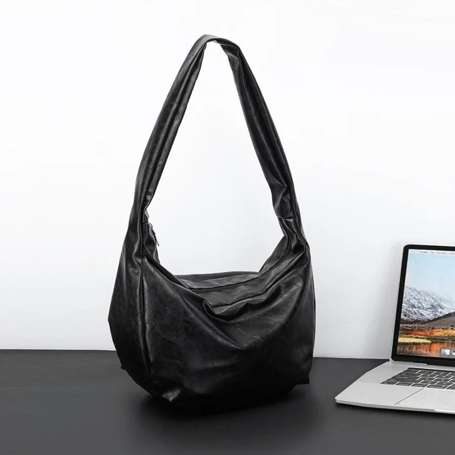 

【Новый стиль】Новые мужские сумки, корейская модная мужская сумка через плечо, мягкий кожаный рюкзак, стильная сумка-пельмень, повседневная дорожная сумка.