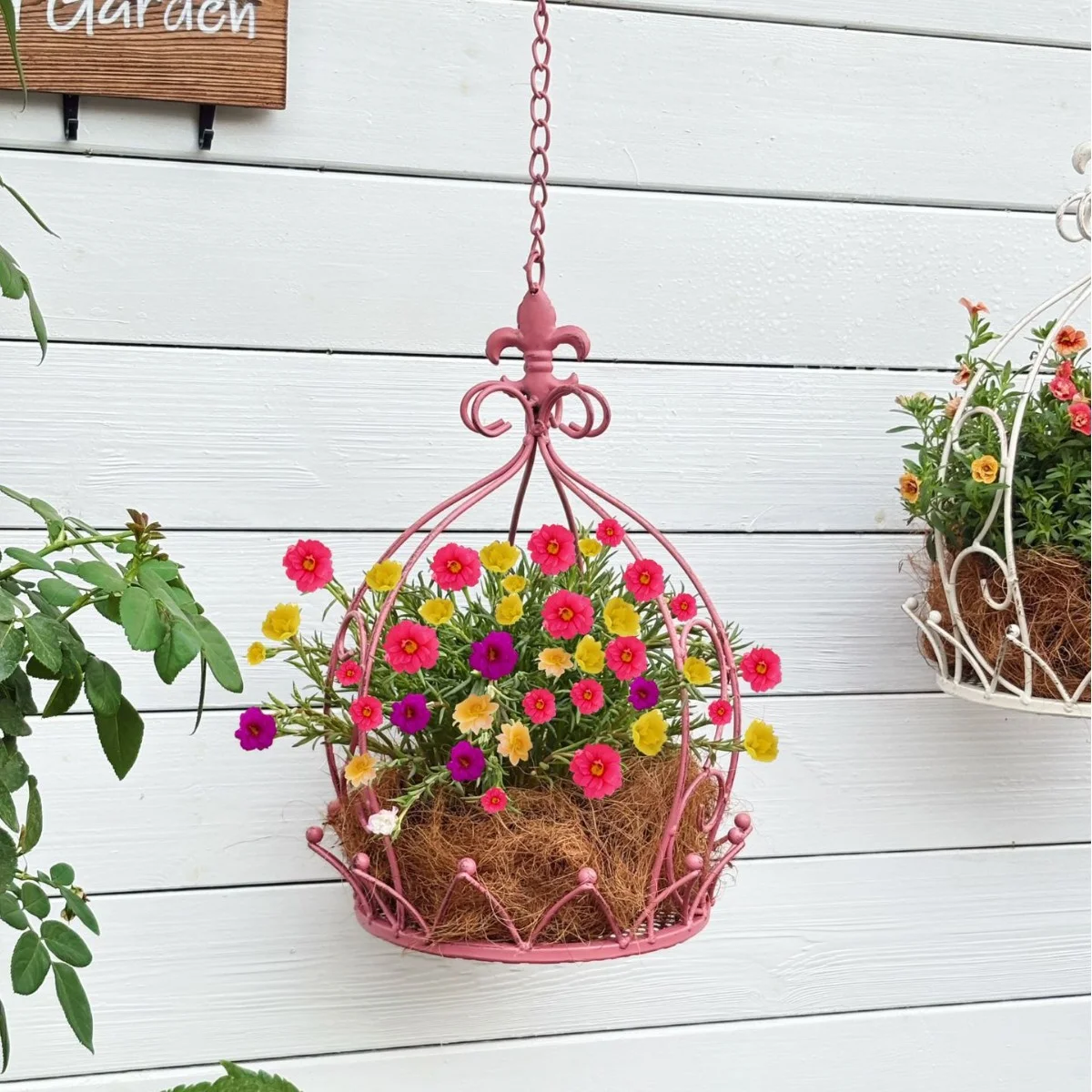 Iron Crown Hanging Basket Iron Flower Pot Bracket Garden Gardening Retro Old Balcony Hanging Basket Rack With a 32cm chain