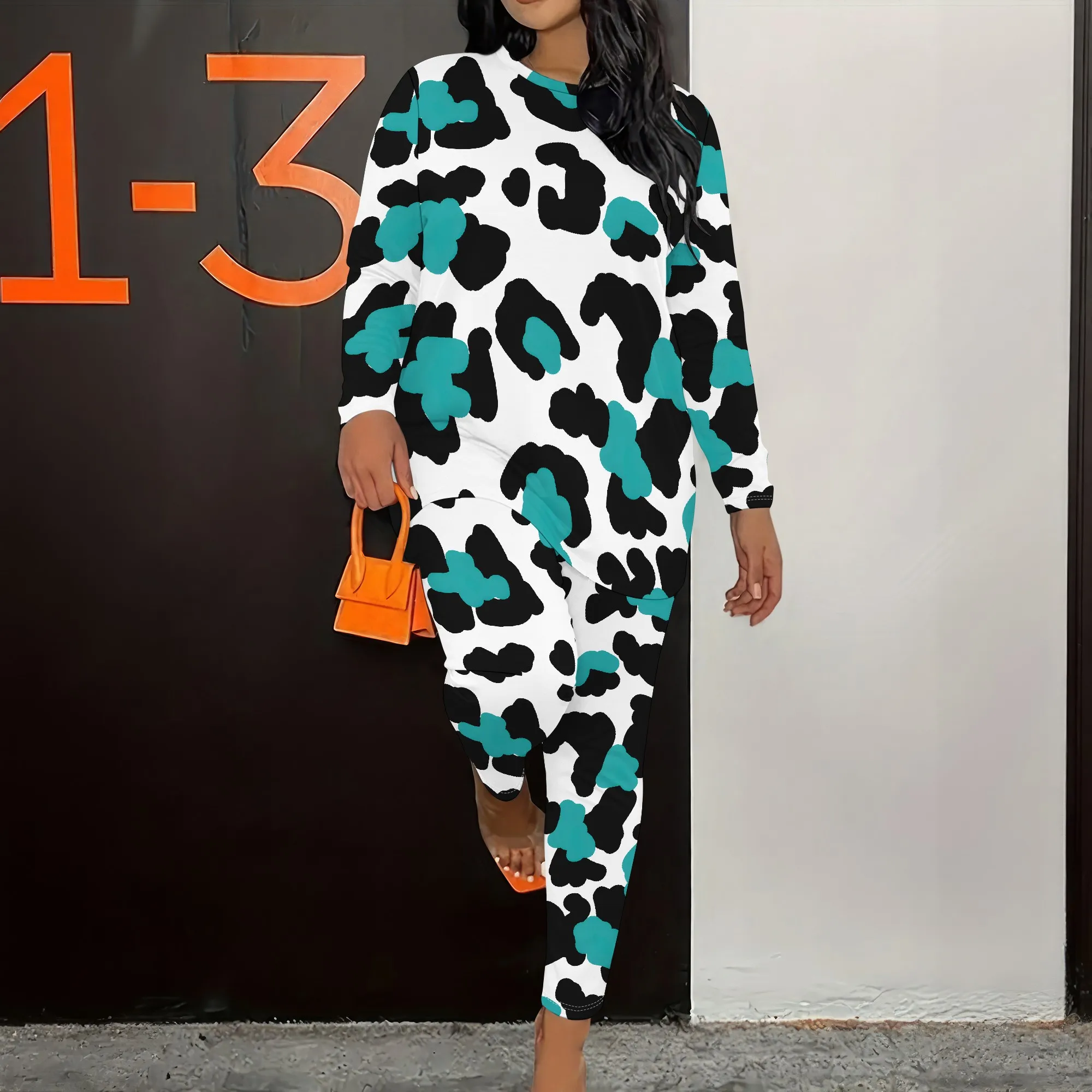 

Women's Long Sleeved Two-Piece Set, Fashionable Printed Casual Style Two-Piece Set.