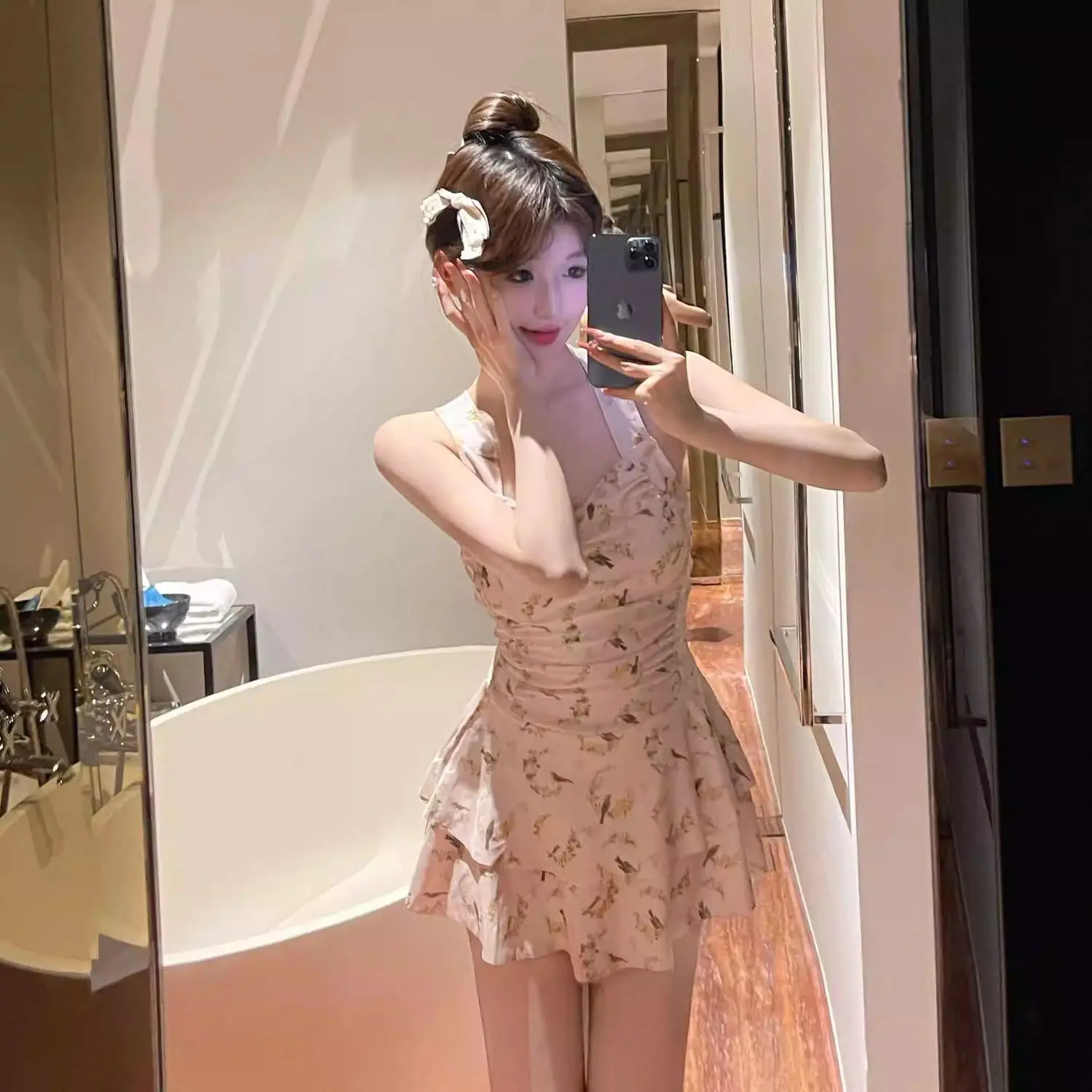 ชุดว่ายน้ําวันพีชลายดอกไม้นกสาวหวานหลังสวยวันหยุดน้ําพุร้อนระดับไฮเอนด์ลมริมทะเล