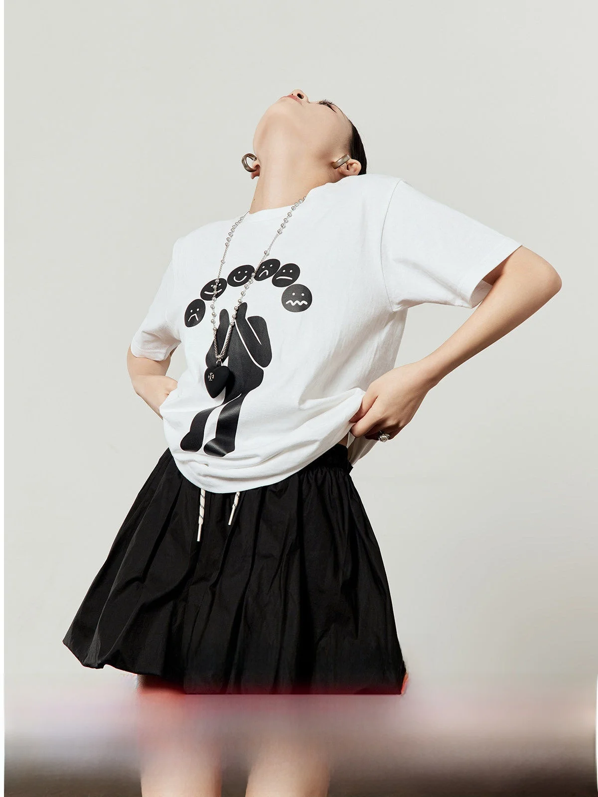 

Белая футболка с принтом, женская, повседневная, свободного кроя, с круглым вырезом, короткий рукав, базовая модель для города, новинка 2025 года