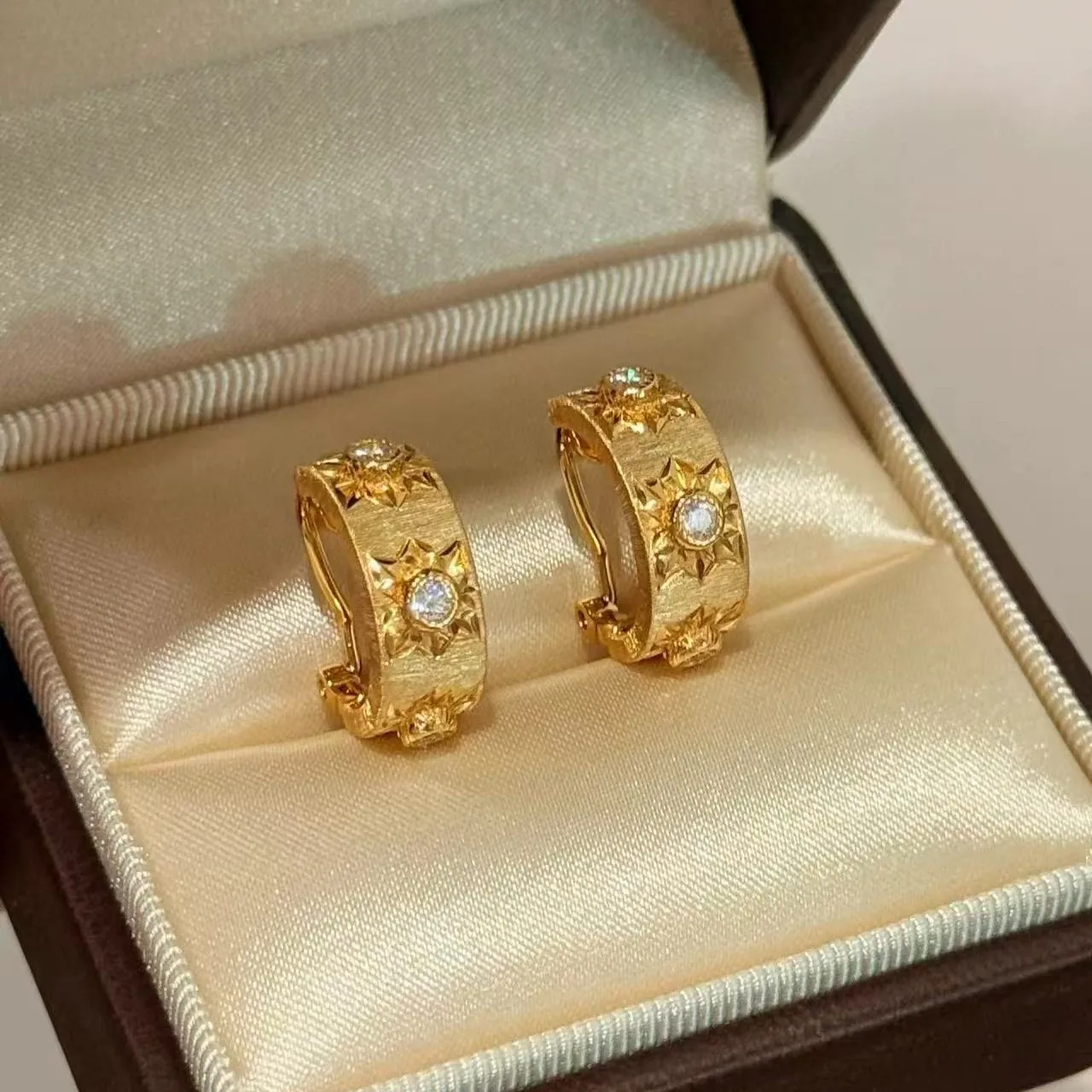 

Gold Star Earrings | Natural Zircon Inlay & Carved Silk Box