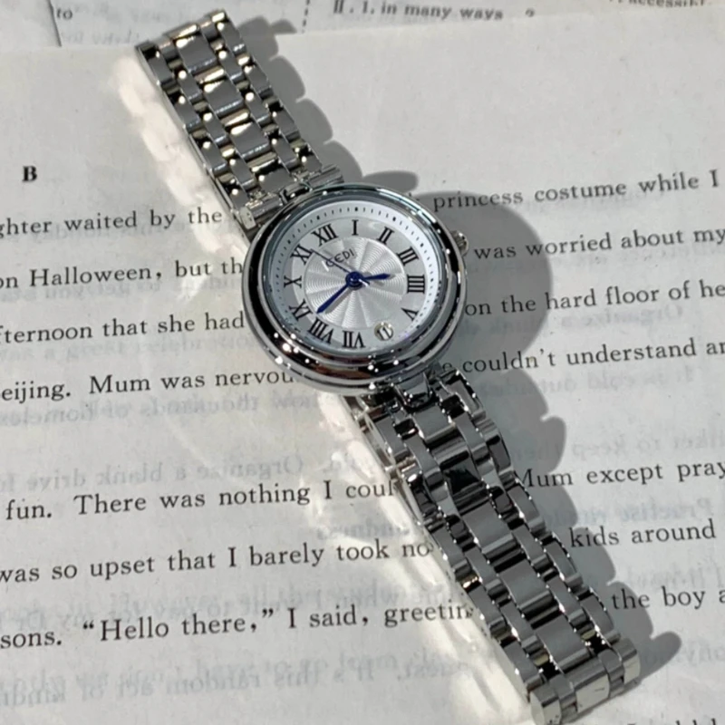 Korean women's watch women's high-end sense classic trend fashion niche light luxury small exquisite quartz watch birthday gift