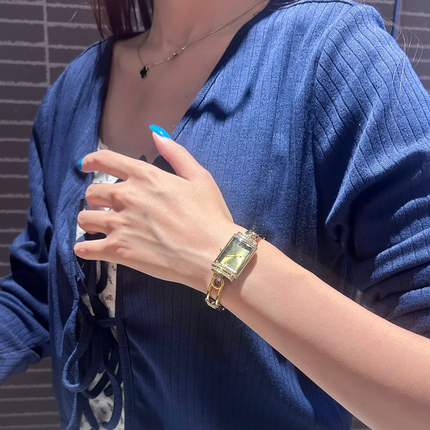 Exquisite luxury new ladies watch retro fashion compact quartz watch elegant temperament girls small dial casual watch gift