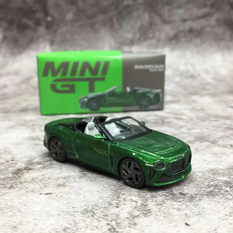 سيارة MINI GT 1:64 موديل Mulliner Bacalar مصنوعة من خليط معدني - أخضر سكاراب # 492 إل اتش دي