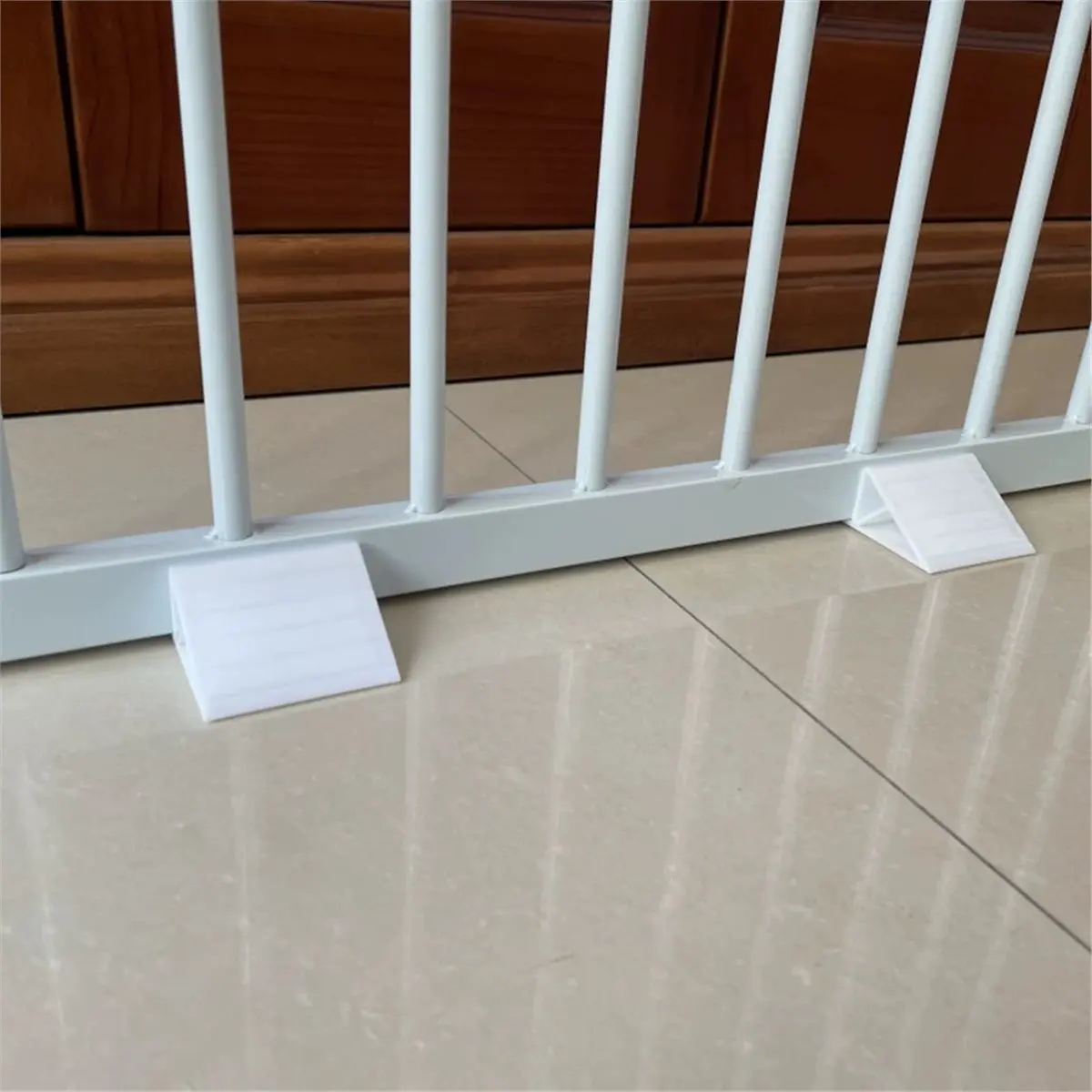 A67T NEW Gate Fence Support Feet Plastic Triangular Isolation Fence Reinforcement Accessories Freestanding Dog Gate Fence Panel