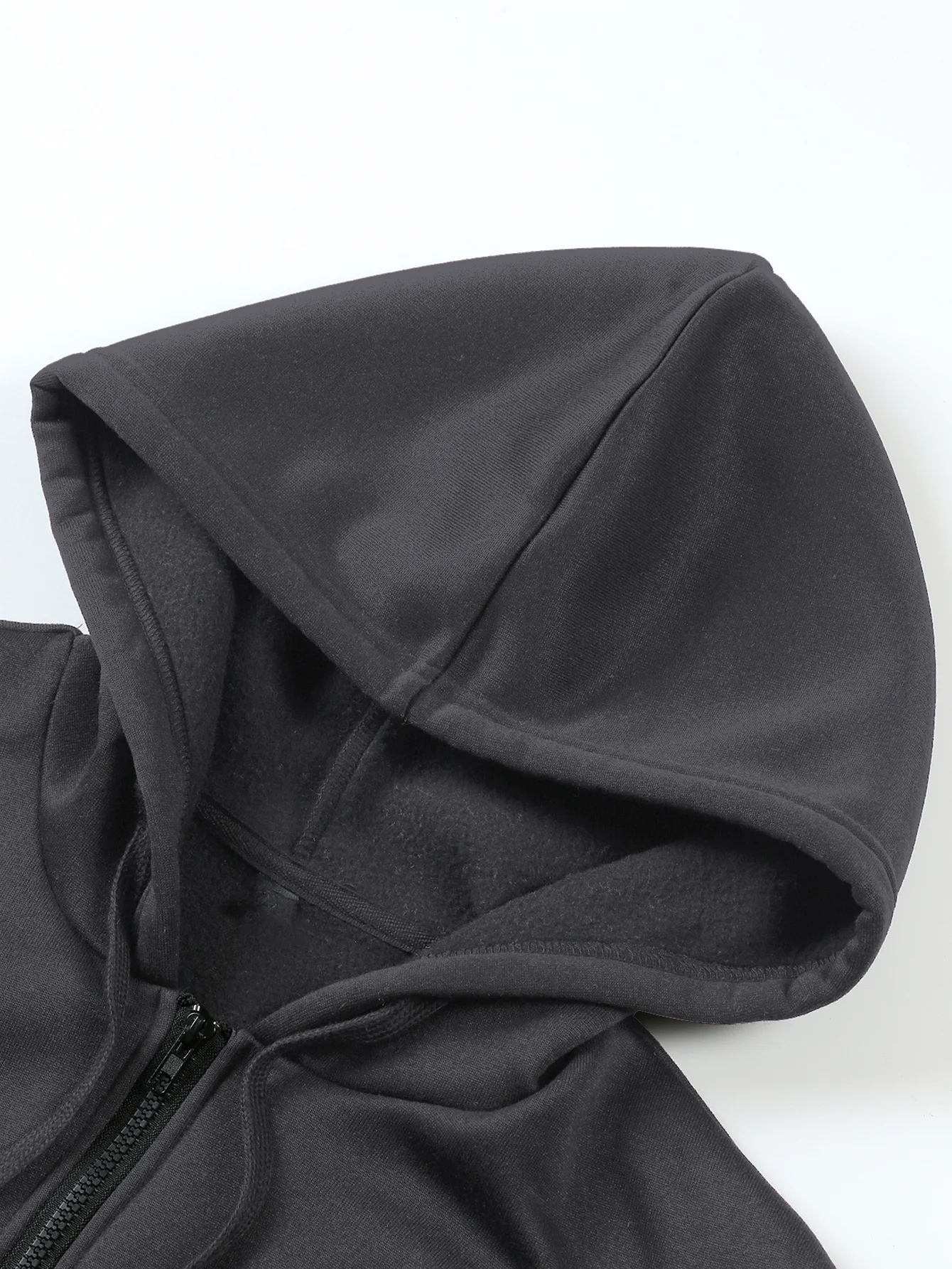 Motif 'Mickey Mouse' sous licence Disney, imprimé double face, sweat à capuche zippé avec cordon de serrage, sweat-shirt double poche.