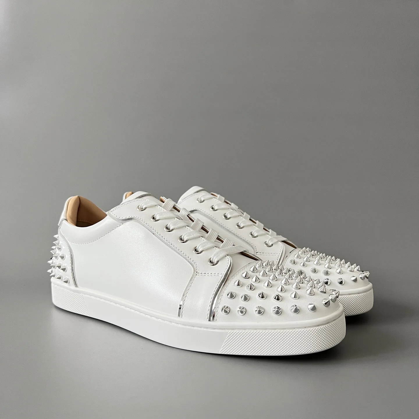 Luxury Men‘s Shoe Silver Line White Leather Silver Rivet Shoes Footwear Lace Up Red Bottom Shoes For Men shoes Boat Casual Shoe