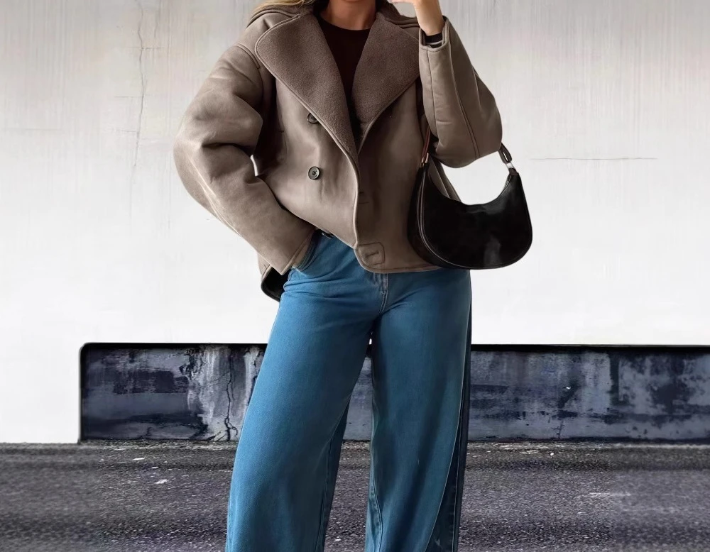 

Vintage Lamb Fur Lapel Long Sleeved Jacket for Women in Autumn and Winter 2025, New Three Button Patchwork Short Jacket