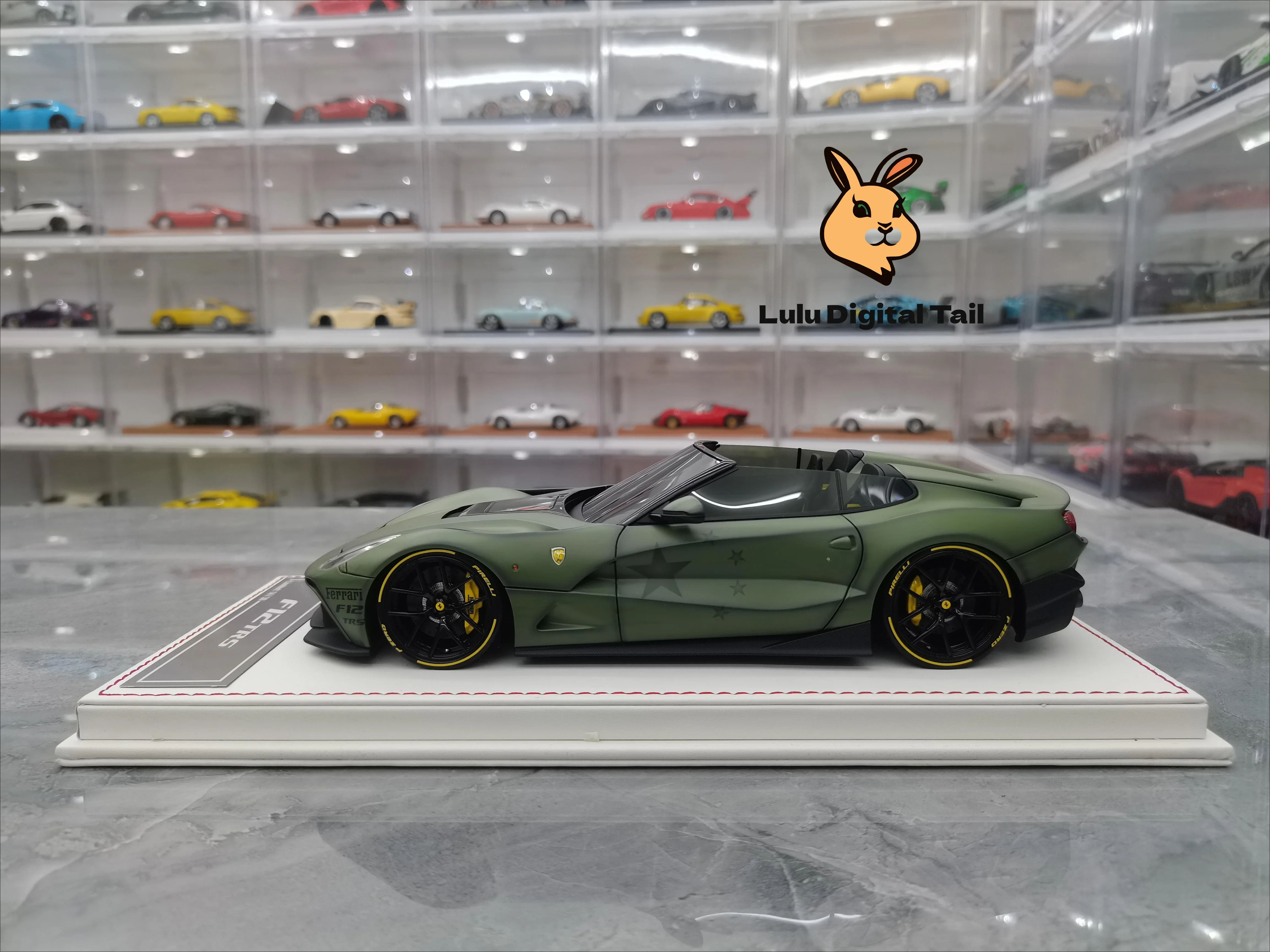 DG F12 TRS Limited Edition Simulation Resin Car Models Collectible Ornaments Gifts Green 1/18 Gifts