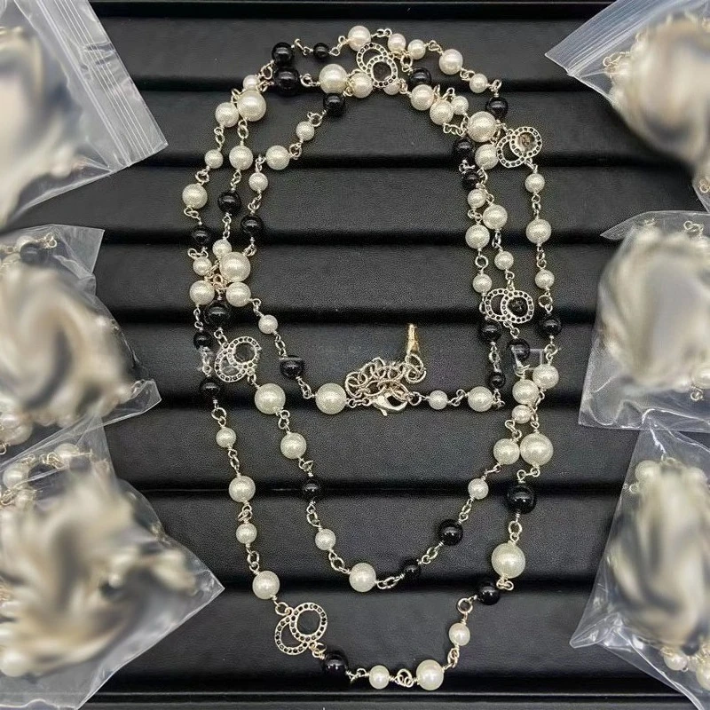 

2025 Nwe Pearl Necklace Vintage Premium Pendant Shows Nobility Suitable for Daily Wear Gifts