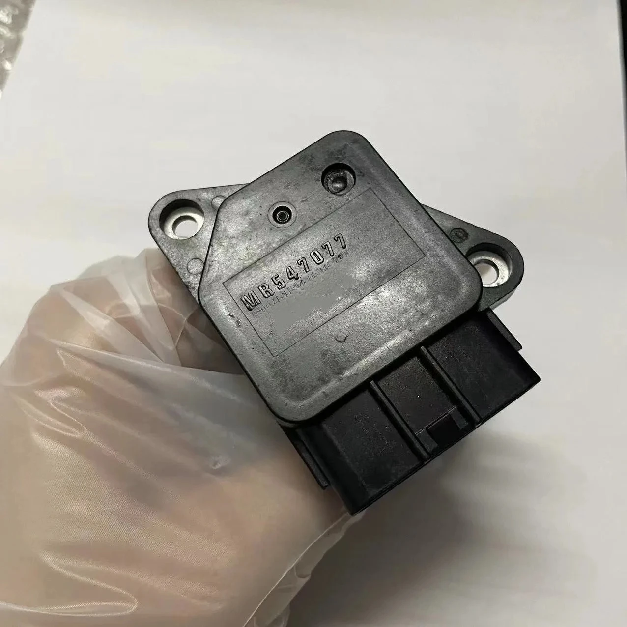 1 adet MR547077 13800-63J00 MAF kütle hava akış sensörü forL200 Pa