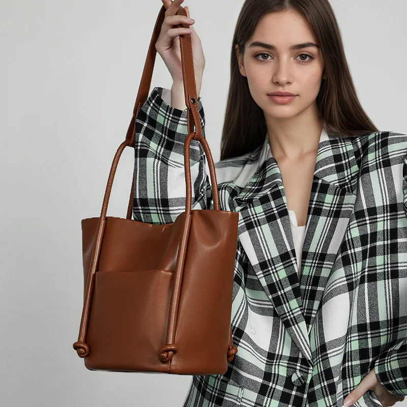 

Нишевый дизайн, новая высококачественная мягкая вместительная сумка из воловьей кожи, простая кожаная сумка через плечо, атмосферная модная женская сумка