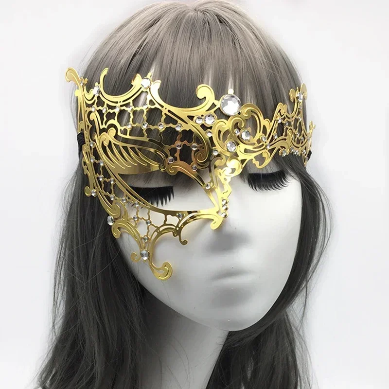 1Piece Black Gold Skull Metal Mask Halloween Rhinestone Half Face Venetian Masquerade Men White Women Party Mask Halloween Props