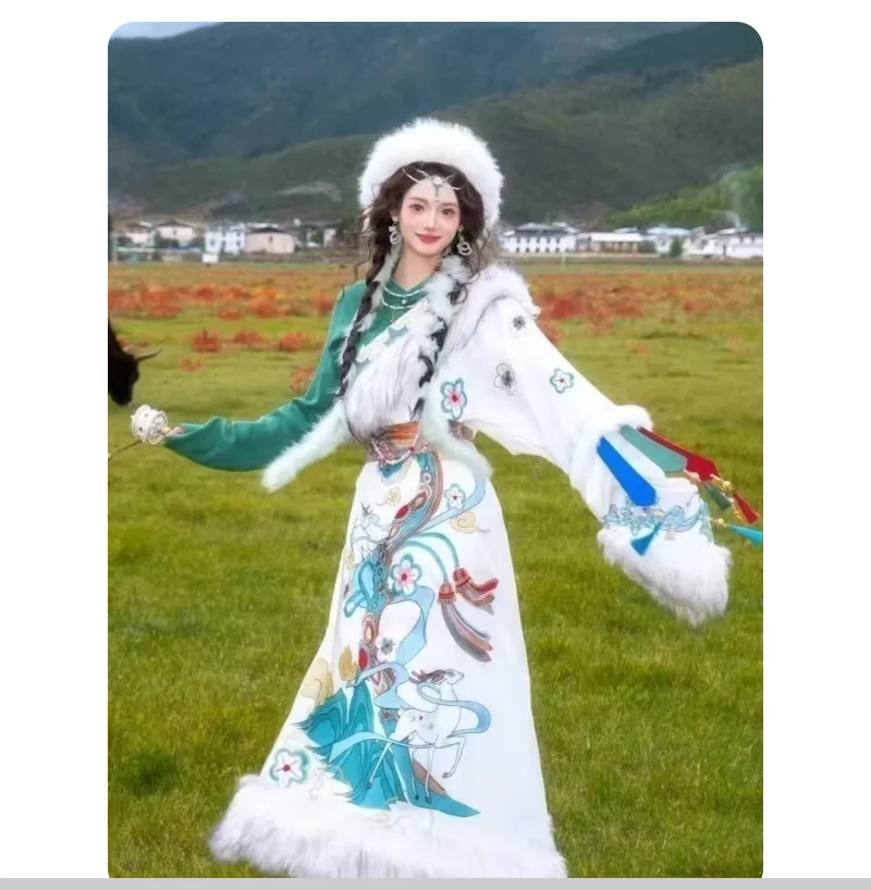 

Ethnic minority style green clothing embroidered Tibetan robe set