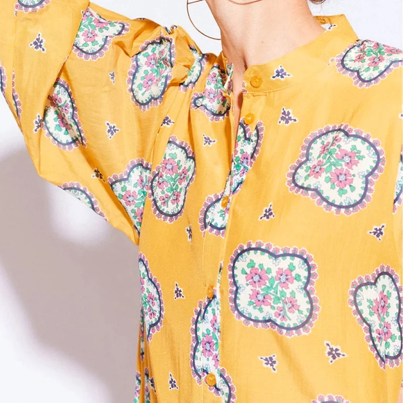 Vestido boêmio plus size, gola alta com estampa tribal com mangas de sete quartos e camisa com carcela aberta, vestido casual