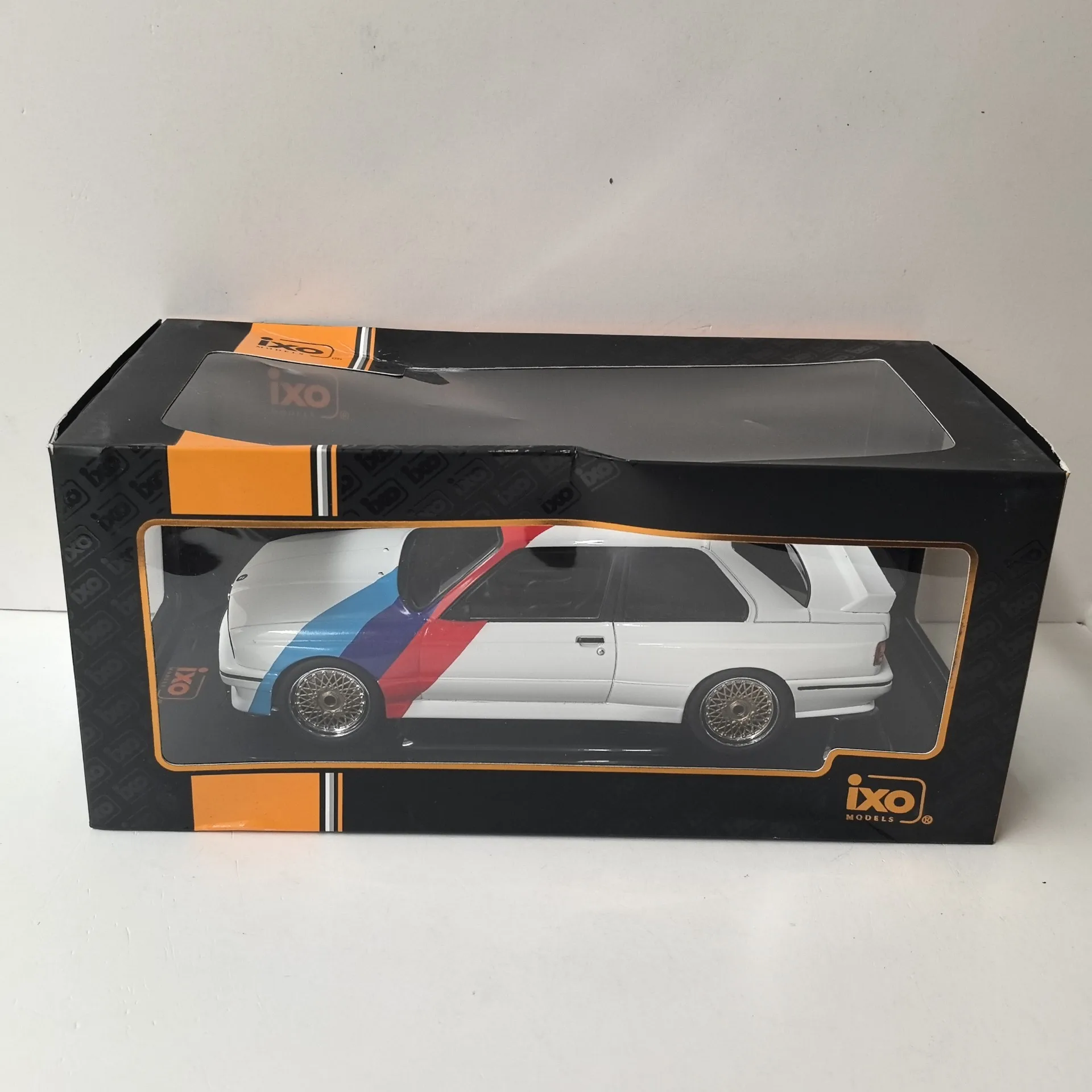 

Литье под давлением IXO масштаб 1/18 BMW E30 M3 1989 BMW модель автомобиля из сплава Коллекционная игрушка в подарок сувенир дисплей орнамент