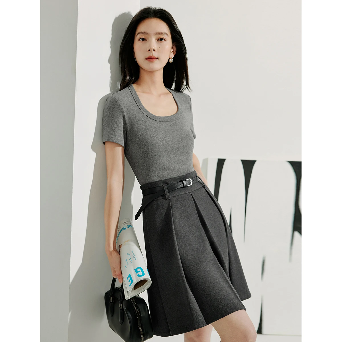 Inman basique multicolore col en U T-Shirt à manches courtes 2025 été femmes nouveau mince ajusté couleur unie haut à épaules régulières