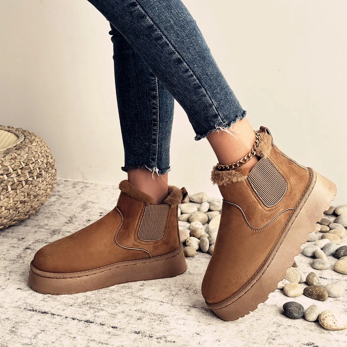شتاء دافئ سميكة صوف مبطن الانزلاق على أنبوب قصير التمهيد المرأة الجلود الفراء المتكاملة سميكة القاع الثلوج الأحذية حجم كبير