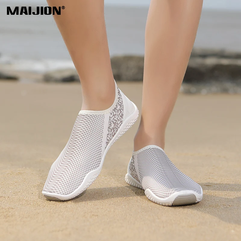 Slip-on Soft Barefoot Water Shoes Breathable Beach Pool Aqua Shoes Men Women Quick Dry Wading Shoes for Surfing Swimming Diving