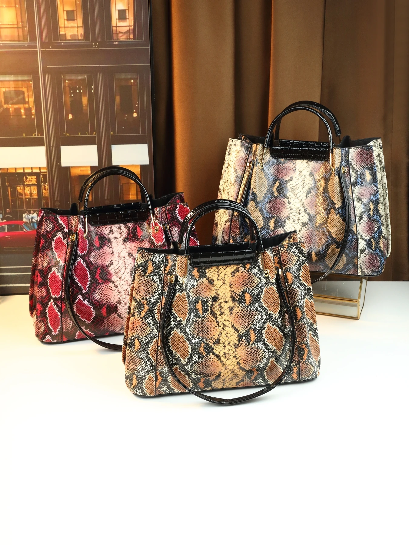 

European and American fashion retro gradual change snake pattern middle-aged lady portable bucket bag large capacity