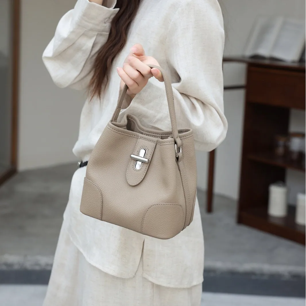 

2026 New Fashion High-end Leather Portable Bucket Bag Niche French Dumpling Bag Lock Underarm Casual Shoulder Messenger Bag