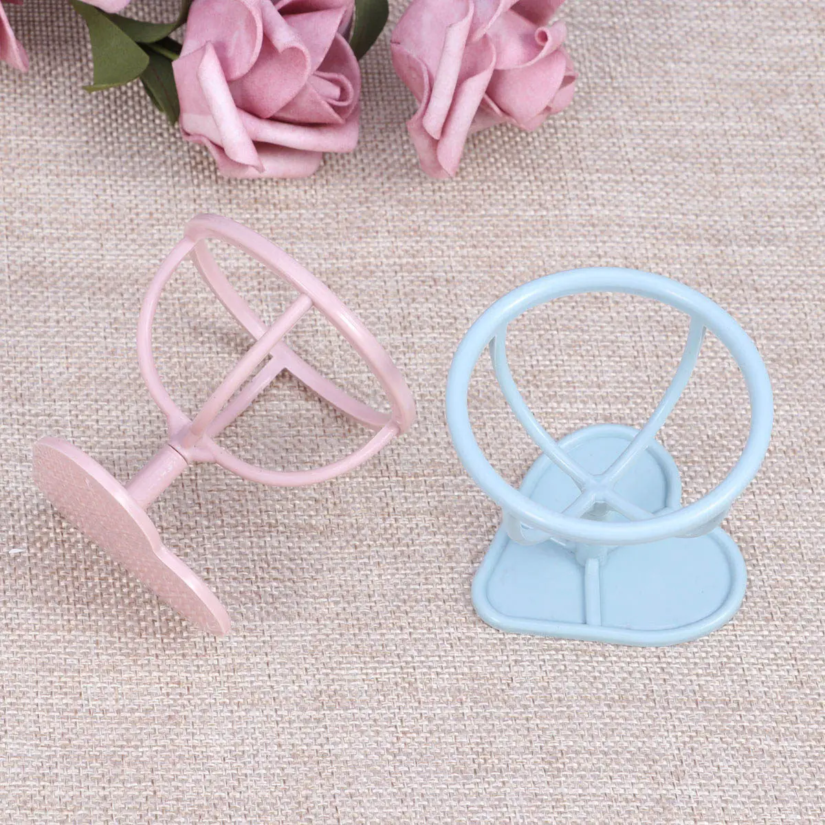 2Pcs Powder Puff Bracket Makeup Sponge Storage Shelf Drying Rack Elegant Chic Plastic Holder for Dresser Bathroom Vanity