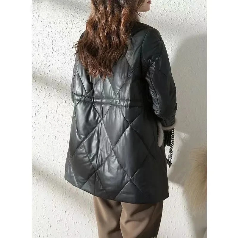 سترة جلدية للنساء لخريف وشتاء 2025 ملابس قطنية سميكة بمزاج عصري معطف نسائي متوسط الطول #2