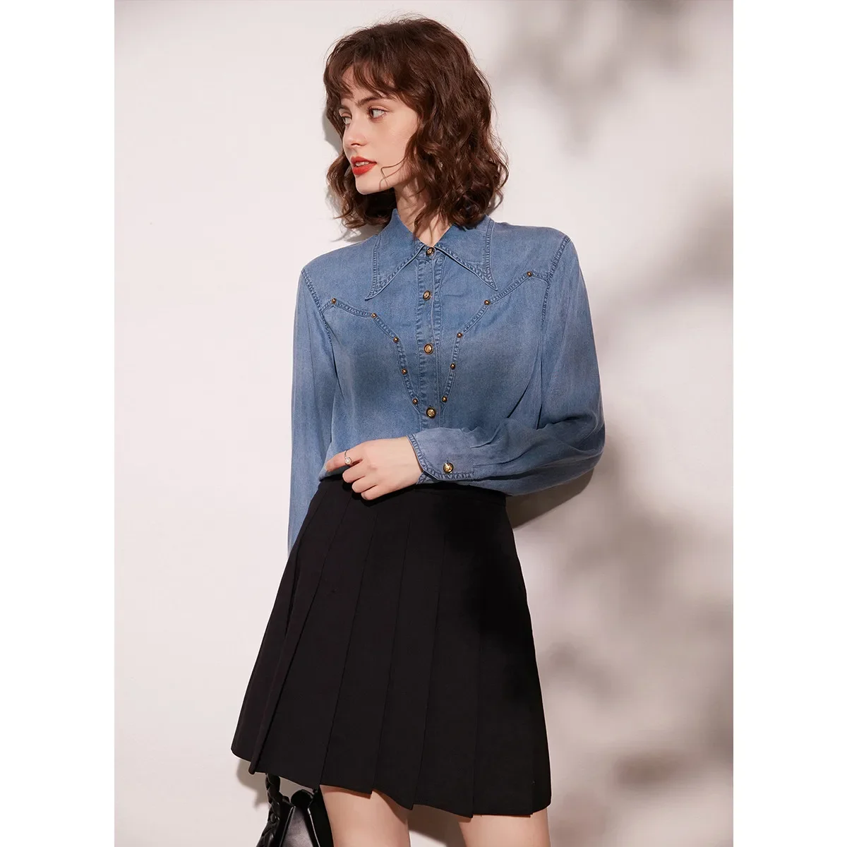 LOUIS YAO 2024 Spring and Autumn Small Collar Wave Split Denim Shirt Fashion Rivet Decoration Long Sleeve Women\'s Shirt