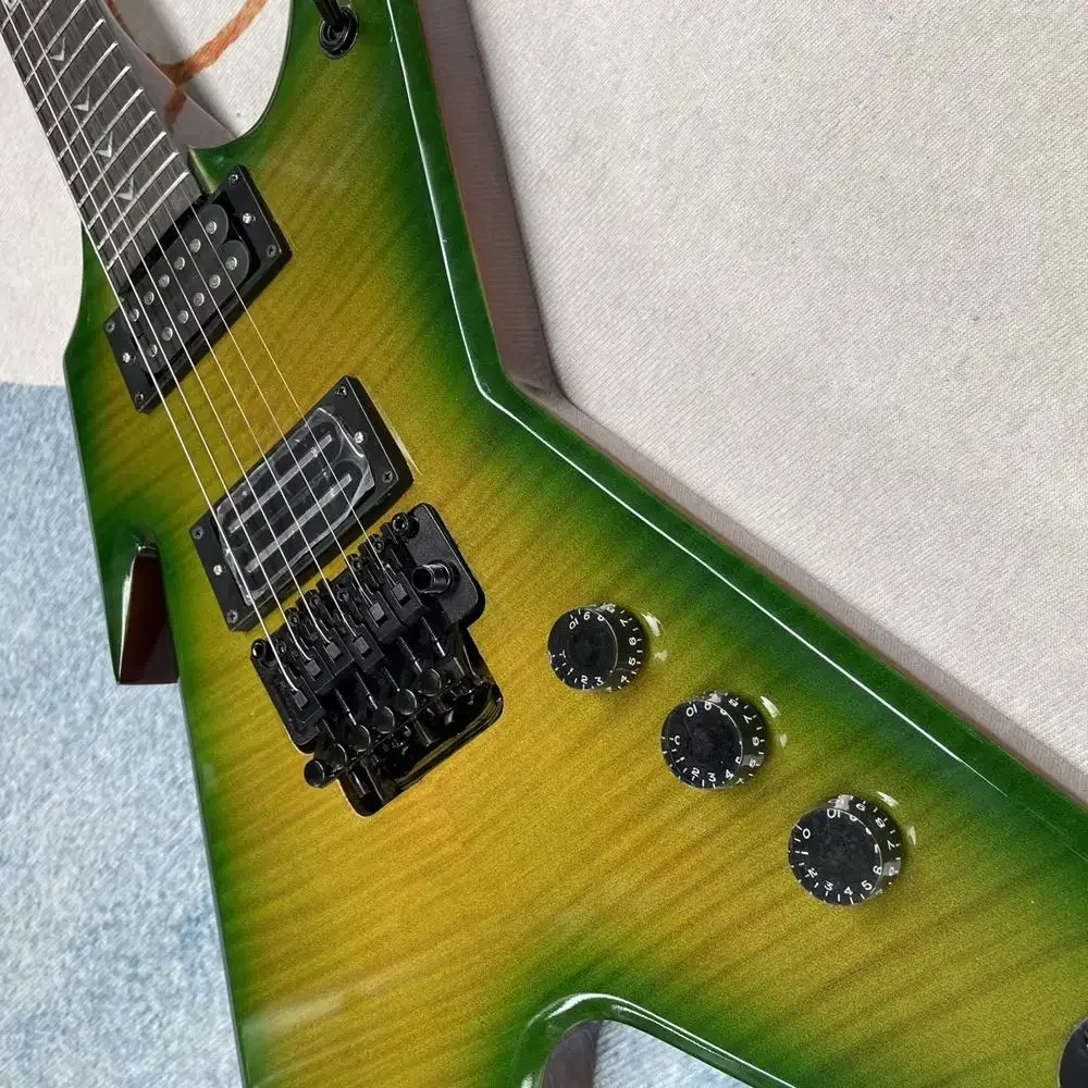 

Green Tiger Flame Electric Guitar - Mahogany body, maple neck, 24 frets, chrome hardware, balanced tone, good sustain, comfortab
