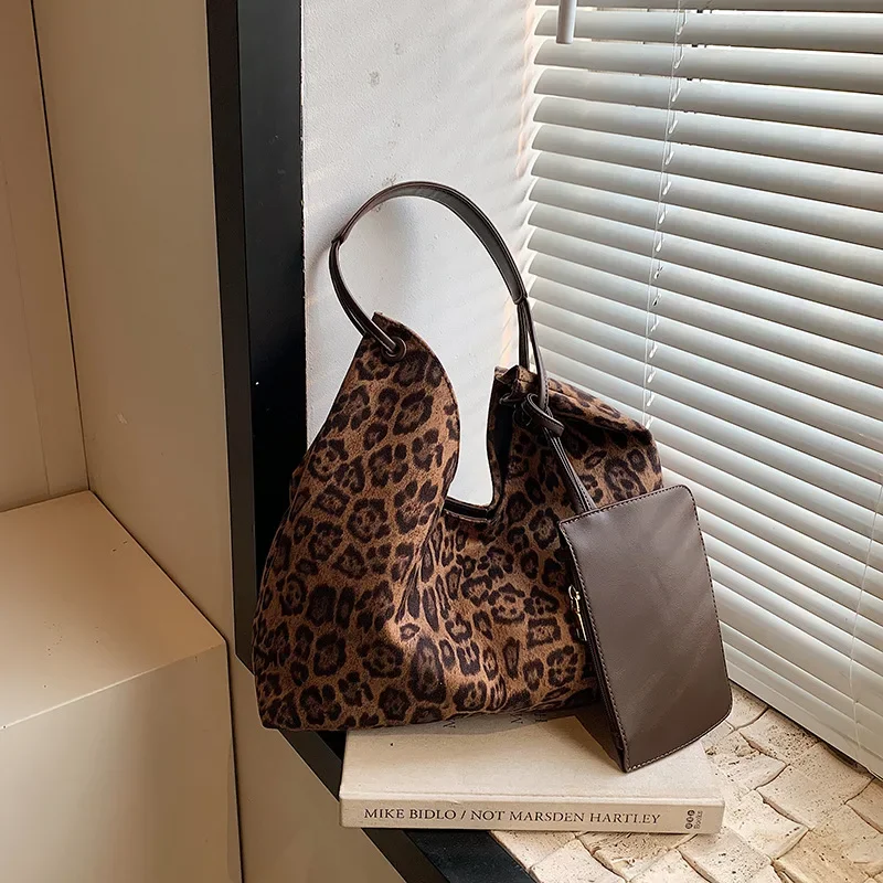 Trend Line Super Fire Leopard Print Underarm Bag Women's 2024 New Niche Design Casual Versatile Large-capacity Shoulder Bag