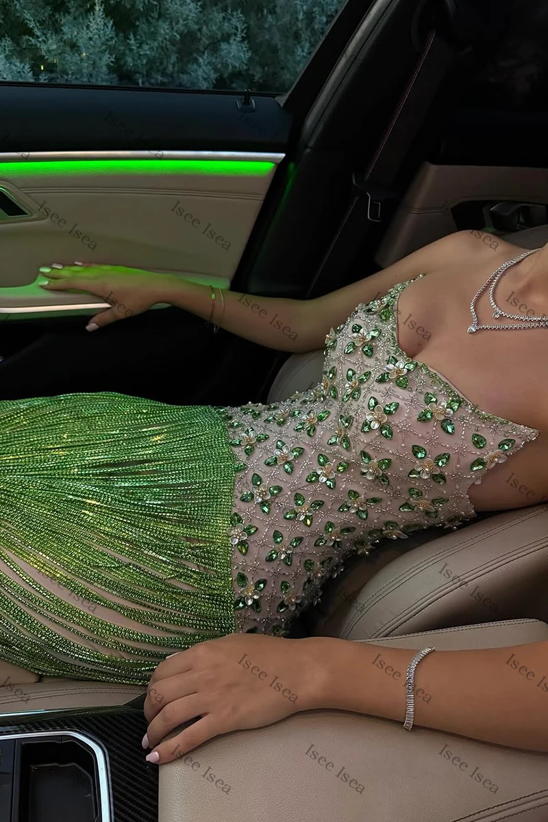 فساتين سهرة رائعة باللون الأخضر في دبي فستان حفلات كريستال لامع بدون أكمام شرابات سجادة حمراء حورية البحر ملابس سهرة مخصصة
