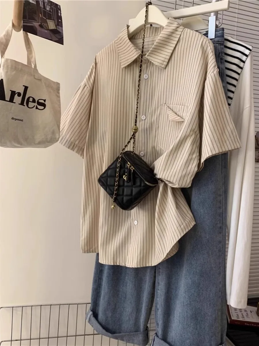 Letnia kolekcja 2025: Luźna odzież damska, sweter w paski, japoński styl, modna marka dla par, casualowy sweter.