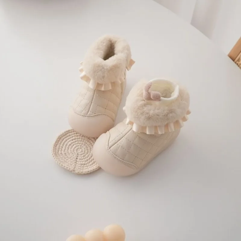 أحذية أطفال شتوية دافئة للأطفال الصغار بعمر 1-2 سنة للجنسين نعل ناعم غير قابل للانزلاق شبشب منزل مع بطانة من الصوف ​