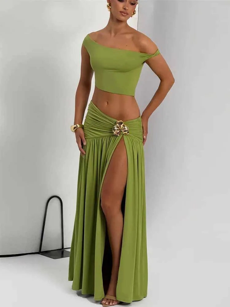 Bkqu conjunto de vestido plissado de metal feminino sexy fino fora do ombro colheita superior e alta divisão saia longa combinando elegante festa 2 peça conjunto