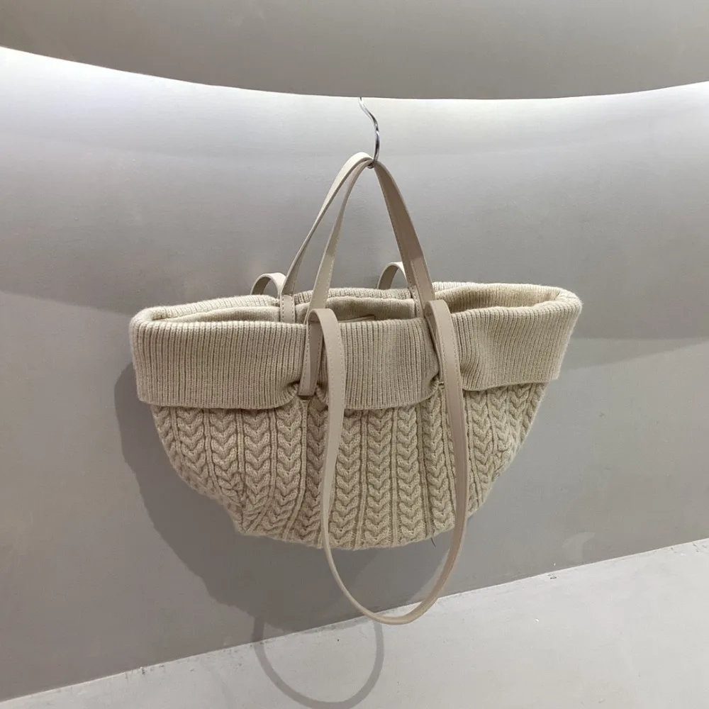 

Новая весенняя вязаная женская сумка из шерсти: модная, вместительная, для повседневного использования, нишевый дизайн, простая и универсальная, для отдыха.