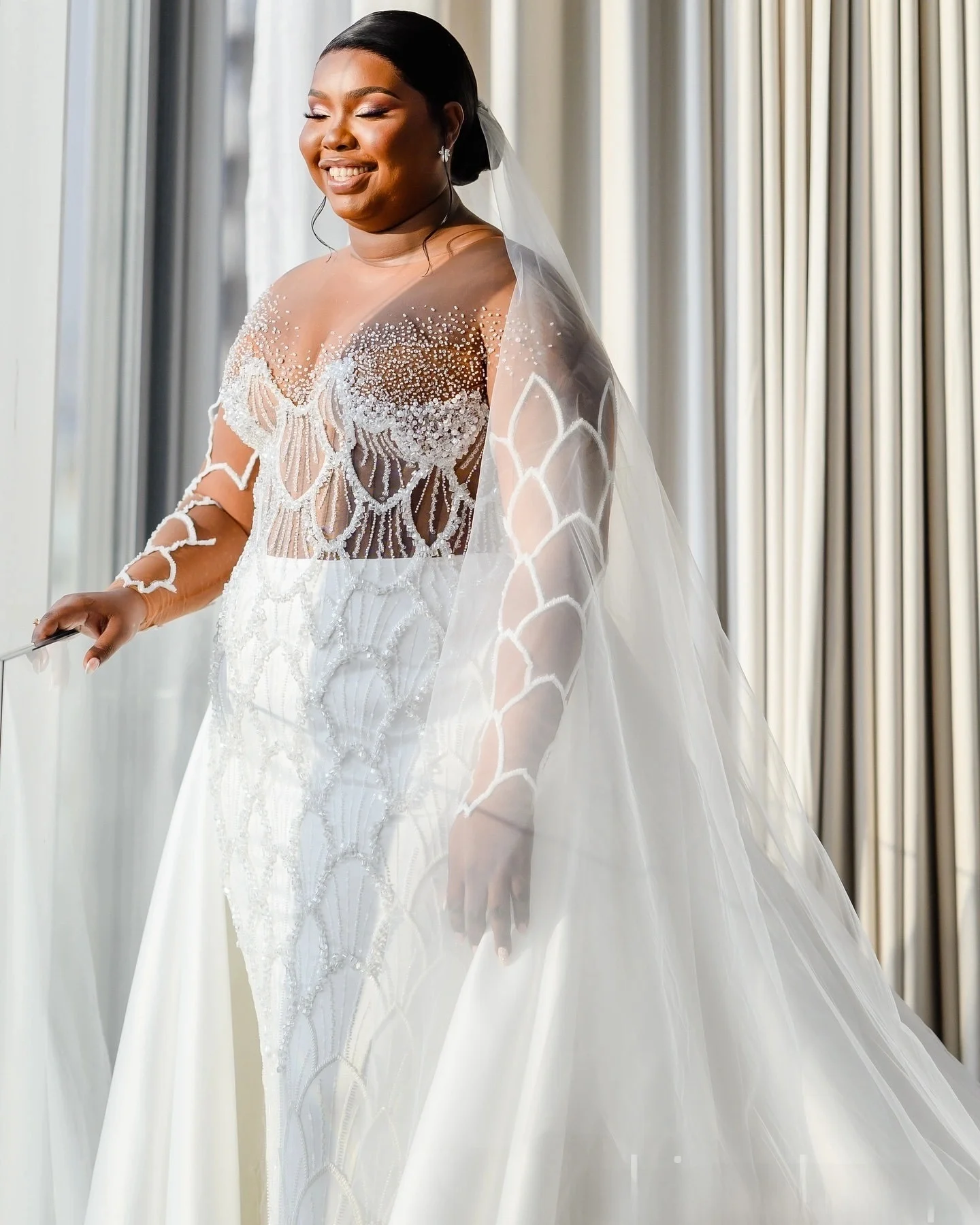 Abito da sposa a sirena con paillettes trasparenti di lusso personalizzato con strascico rimovibile Abito da sposa Vestido Noiva con perline taglie forti