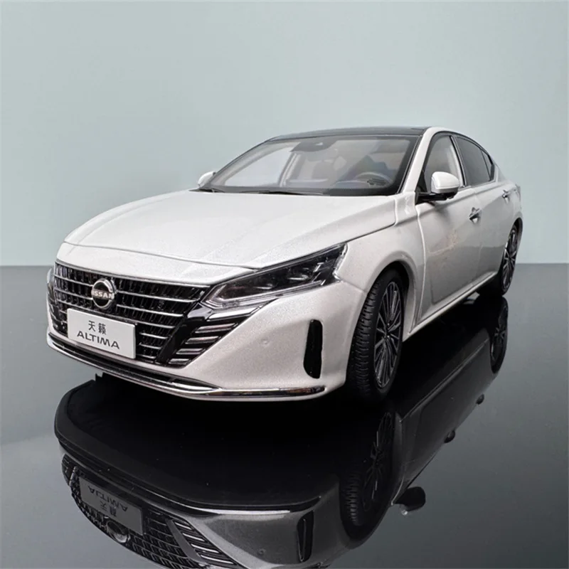 

1:18 Nissan ALTIMA 2023 Coupe Alloy Luxy Car Model Diecast Metal Toy Vehicles Car Model High Simulation Children Gift Decoration