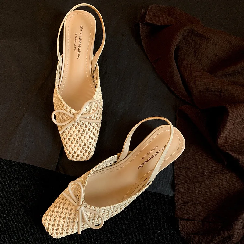 صنادل نسائية بتصميم حزام خلفي بفيونكة منسوجة صيفية جديدة برأس مربع وفم ضحل حذاء فردي مريح وأنيق ورائع